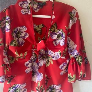 Front tie floral top!
